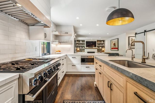 9 Coach Rd, Mill Valley, CA 94941