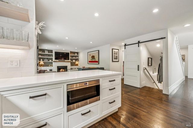 9 Coach Rd, Mill Valley, CA 94941