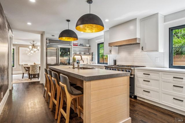 9 Coach Rd, Mill Valley, CA 94941