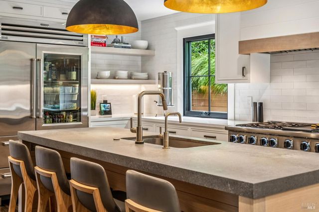 9 Coach Rd, Mill Valley, CA 94941