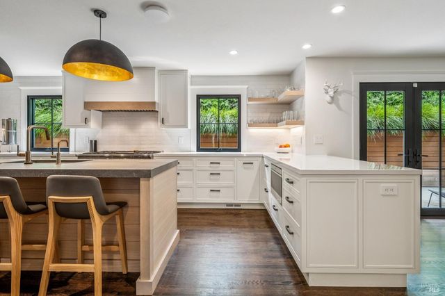 9 Coach Rd, Mill Valley, CA 94941