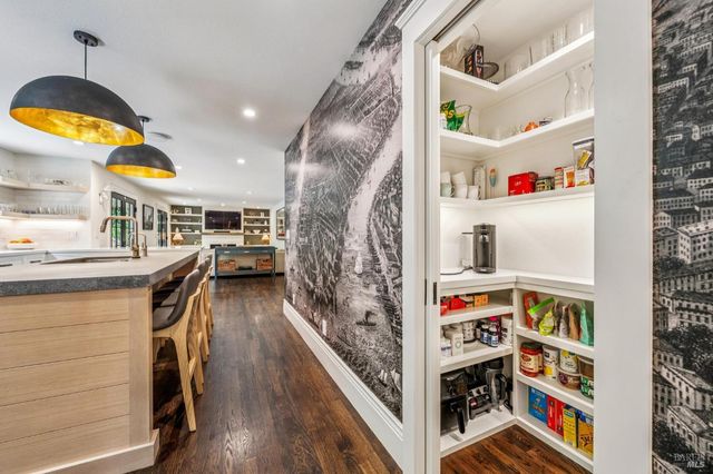 9 Coach Rd, Mill Valley, CA 94941