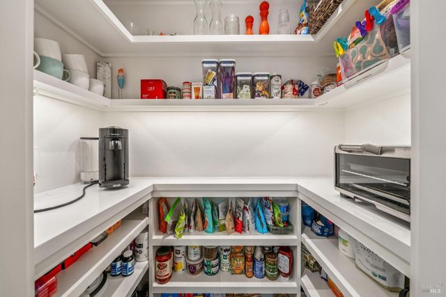 9 Coach Rd, Mill Valley, CA 94941