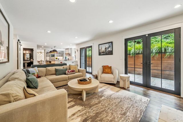 9 Coach Rd, Mill Valley, CA 94941