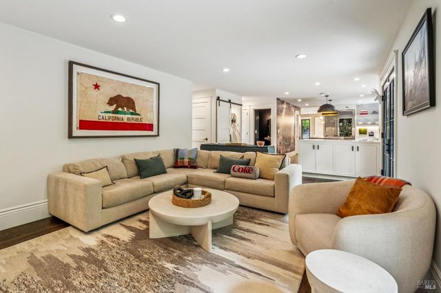 9 Coach Rd, Mill Valley, CA 94941