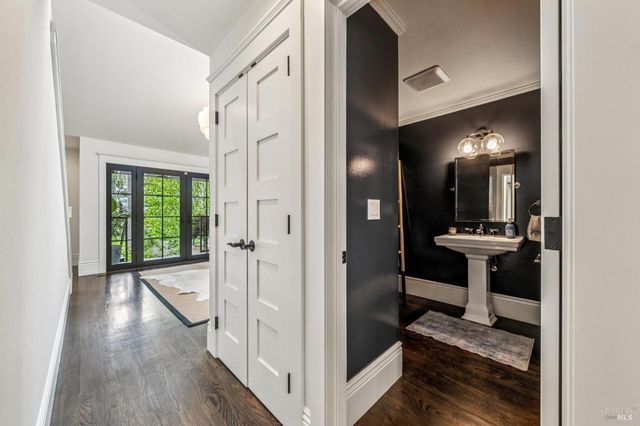 9 Coach Rd, Mill Valley, CA 94941