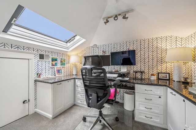 9 Coach Rd, Mill Valley, CA 94941