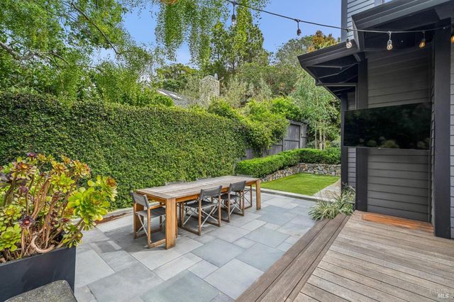 9 Coach Rd, Mill Valley, CA 94941