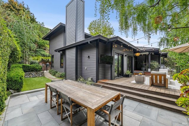 9 Coach Rd, Mill Valley, CA 94941