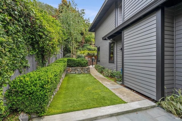 9 Coach Rd, Mill Valley, CA 94941