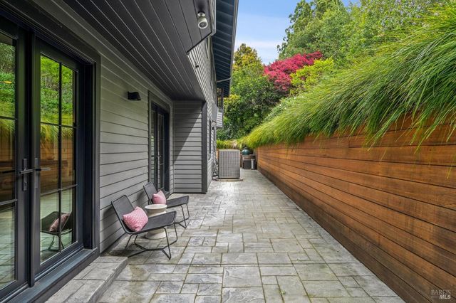 9 Coach Rd, Mill Valley, CA 94941