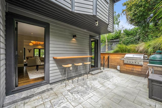 9 Coach Rd, Mill Valley, CA 94941