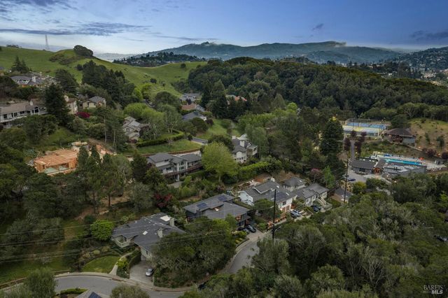 9 Coach Rd, Mill Valley, CA 94941