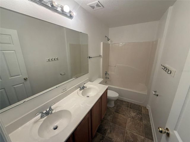 101 PINE RUSTLE LANE, Auburndale, FL 33823