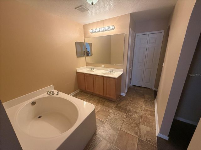 101 PINE RUSTLE LANE, Auburndale, FL 33823