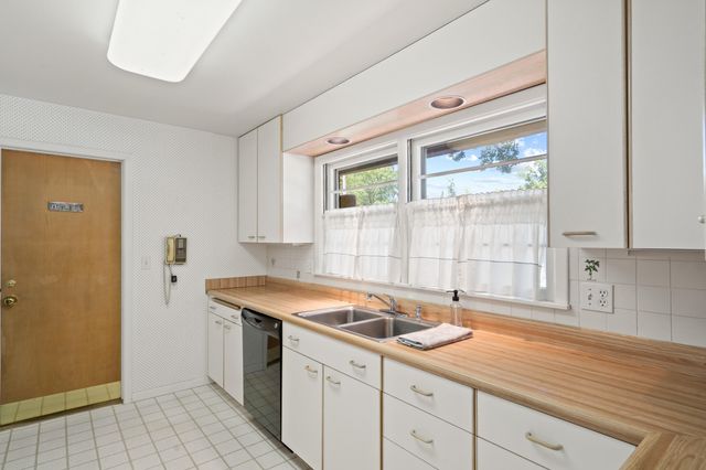 802 GREENWOOD CT, Columbia, MO 65203