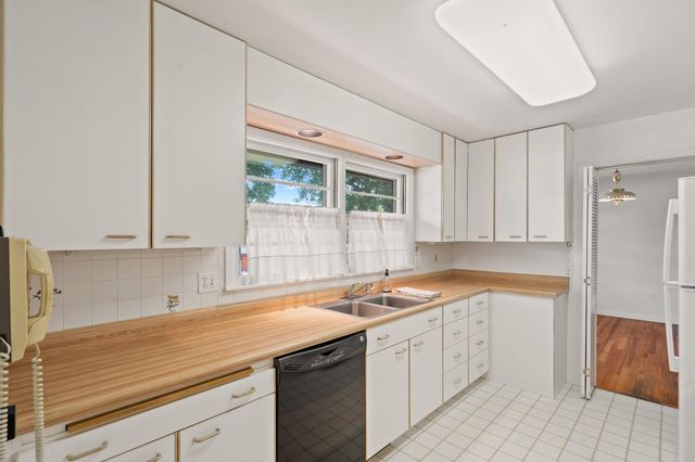 802 GREENWOOD CT, Columbia, MO 65203