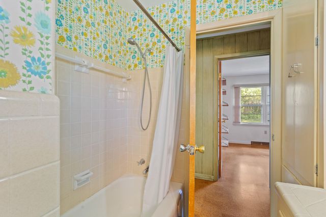 802 GREENWOOD CT, Columbia, MO 65203