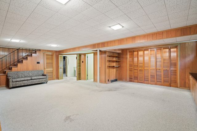 802 GREENWOOD CT, Columbia, MO 65203