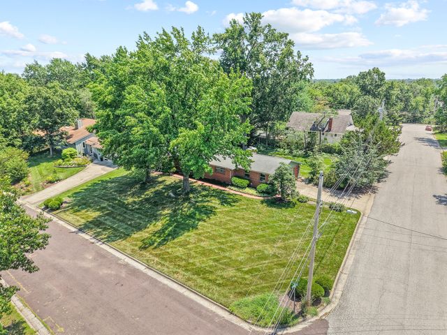 802 GREENWOOD CT, Columbia, MO 65203