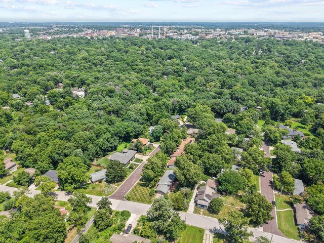 802 GREENWOOD CT, Columbia, MO 65203