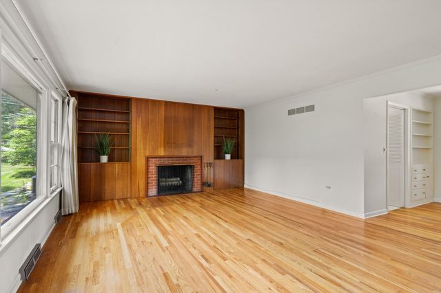 802 GREENWOOD CT, Columbia, MO 65203