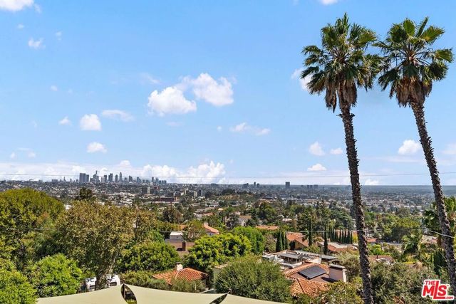 4818 Bonvue Avenue, Los Angeles, CA 90027