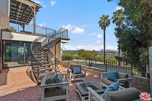 4818 Bonvue Avenue, Los Angeles, CA 90027