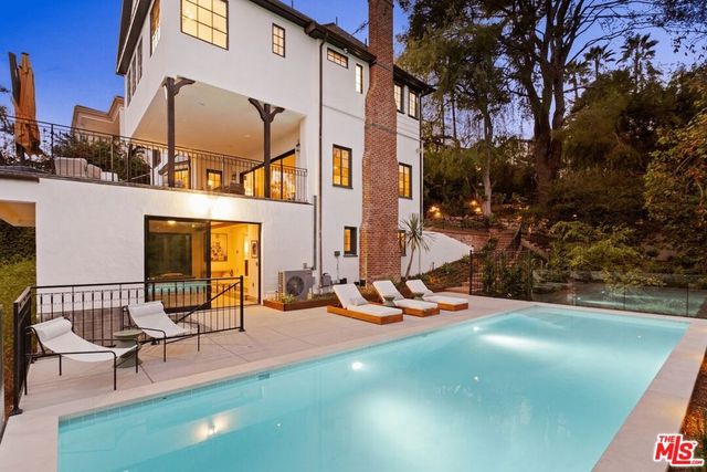 4818 Bonvue Avenue, Los Angeles, CA 90027