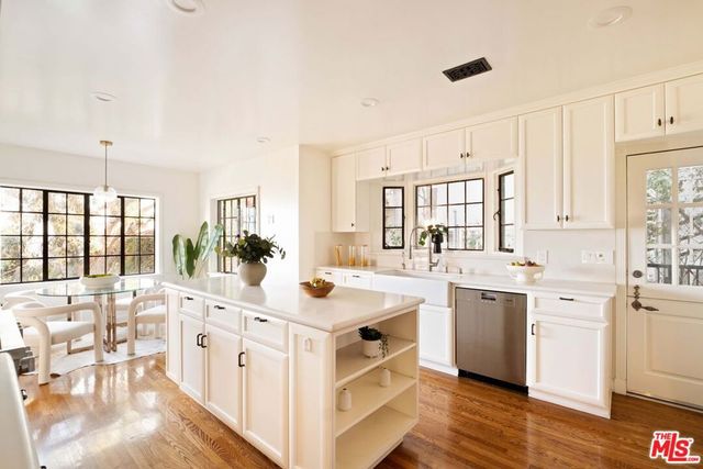 4818 Bonvue Avenue, Los Angeles, CA 90027