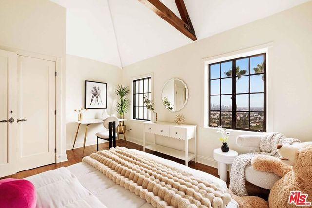 4818 Bonvue Avenue, Los Angeles, CA 90027