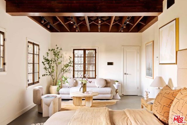 4818 Bonvue Avenue, Los Angeles, CA 90027