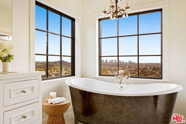 4818 Bonvue Avenue, Los Angeles, CA 90027