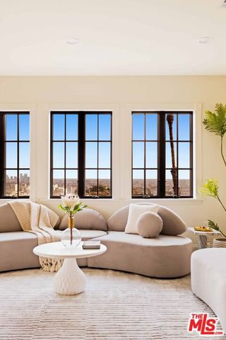 4818 Bonvue Avenue, Los Angeles, CA 90027