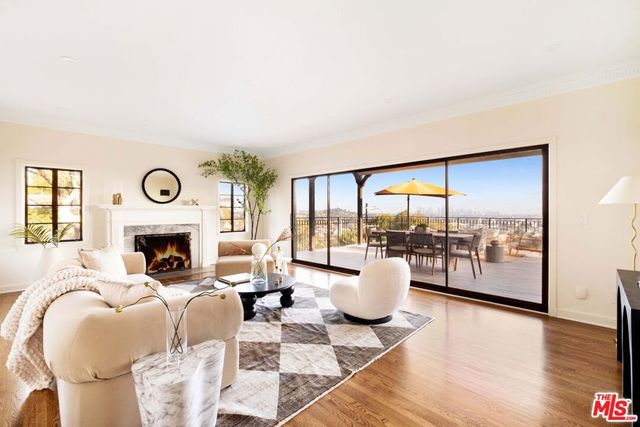 4818 Bonvue Avenue, Los Angeles, CA 90027