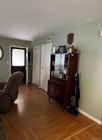 268 Edinburgh Drive, Ridge, NY 11961