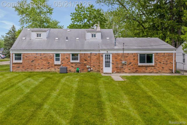 34685 Bridgeman Street, Farmington Hills, MI 48335