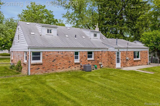 34685 Bridgeman Street, Farmington Hills, MI 48335