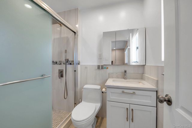 5 Hillvale Road, Syosset, NY 11791