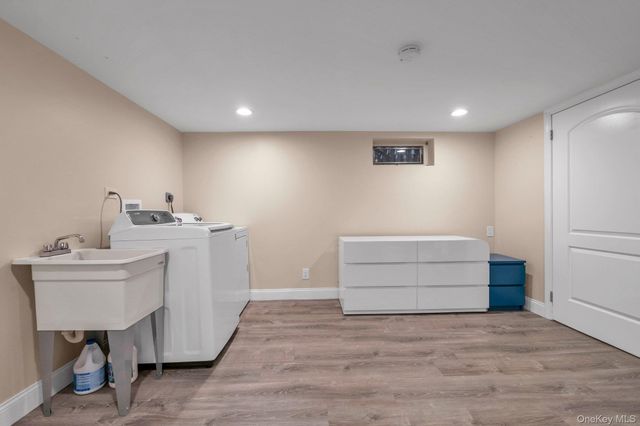 5 Hillvale Road, Syosset, NY 11791