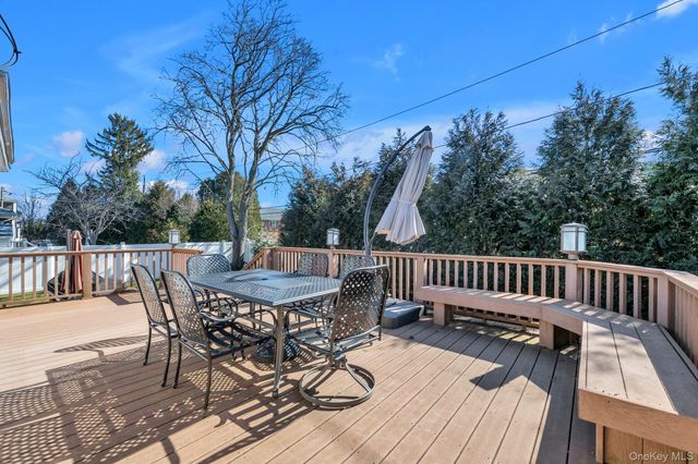 5 Hillvale Road, Syosset, NY 11791