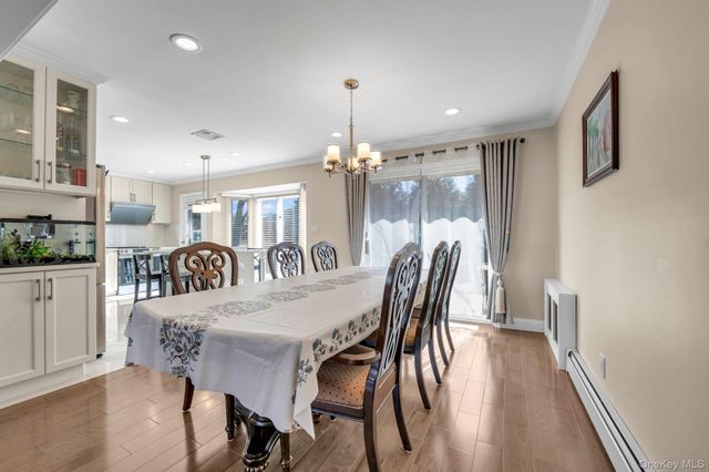 5 Hillvale Road, Syosset, NY 11791