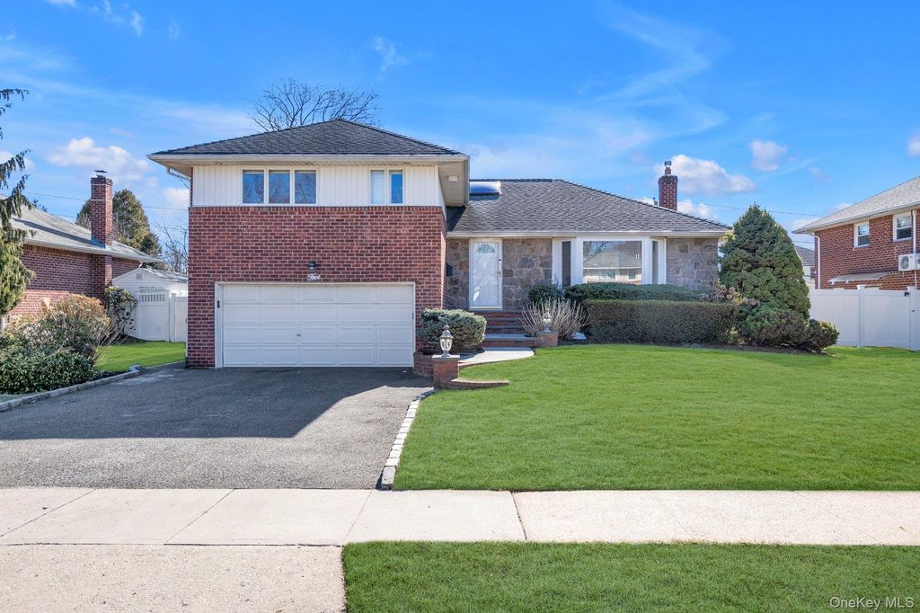 5 Hillvale Road, Syosset, NY 11791