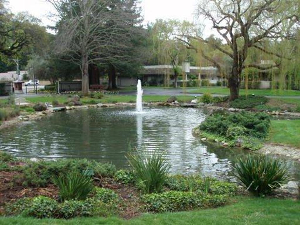 Image 15 of property listing at 37 Deep Well Lane, Los Altos, CA 94022