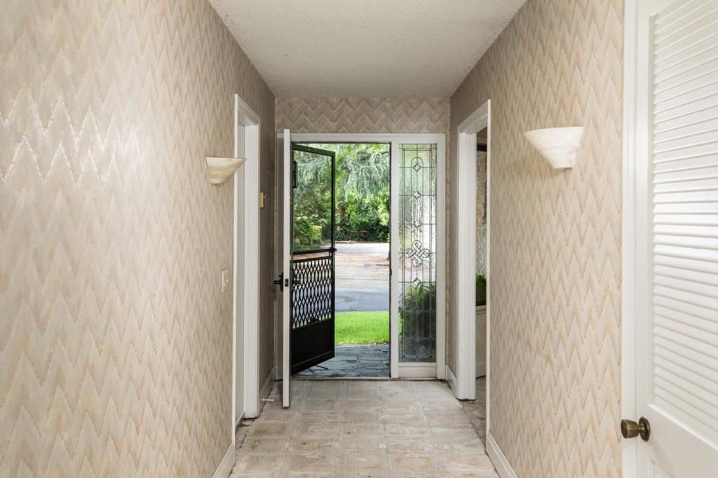 Image 3 of property listing at 37 Deep Well Lane, Los Altos, CA 94022