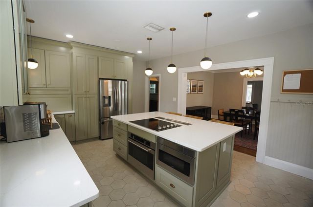4108 W AZEELE STREET, Tampa, FL 33609