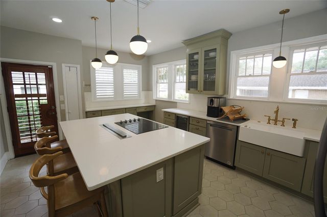4108 W AZEELE STREET, Tampa, FL 33609
