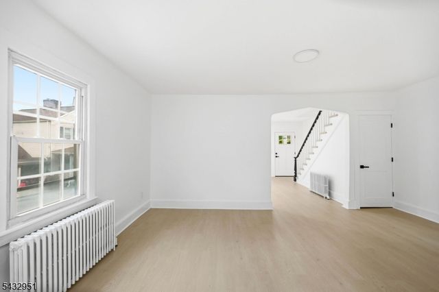 89 High St, Newton Town, NJ 07860