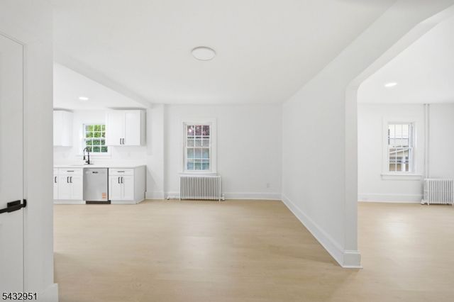 89 High St, Newton Town, NJ 07860