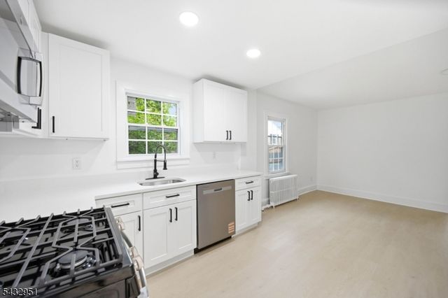 89 High St, Newton Town, NJ 07860